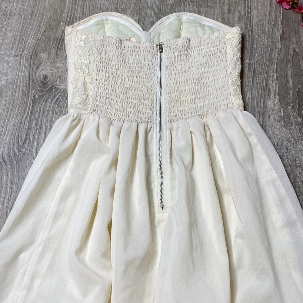 Corset style strapless lacy dress - Picture 4 of 6